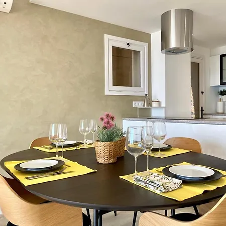 Les Orenetes Apartment