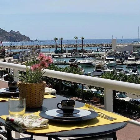 Les Orenetes Apartment